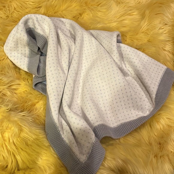 POTTERY BARN KIDS cream & blue dotted with gray border sweater knit baby blanket - Picture 1 of 4